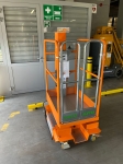 Podnośnik osobowy AXOLIFT ELIFT 3.0 zwyżka ręczna podest roboczy ruchomy 4,95 m