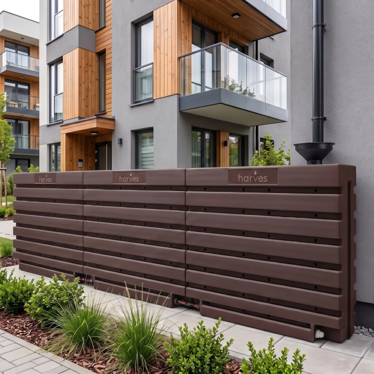 Ścienny zbiornik na deszczówkę wodę 1000 L płaski modułowy naziemny Rainwater Wall HARVES kolor brązowy