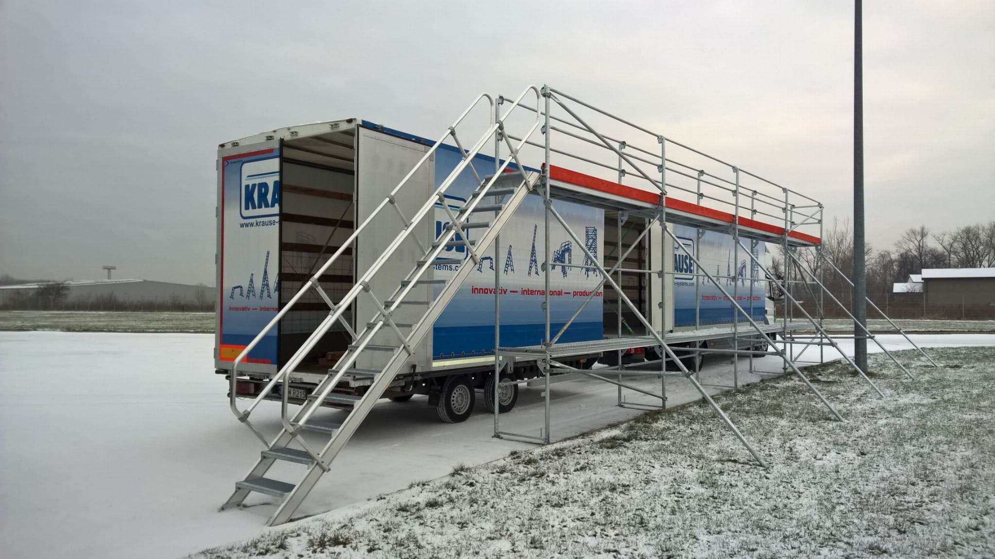 rusztowanie-platforma-do-odsniezania-pojazdow-firmy-krause-2.jpg
