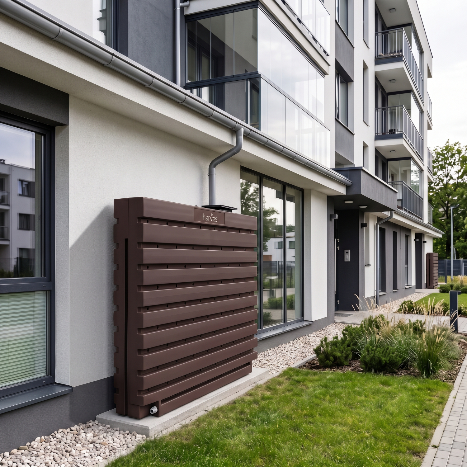 Ścienny zbiornik na deszczówkę wodę 1000 L płaski modułowy naziemny Rainwater Wall HARVES kolor brązowy